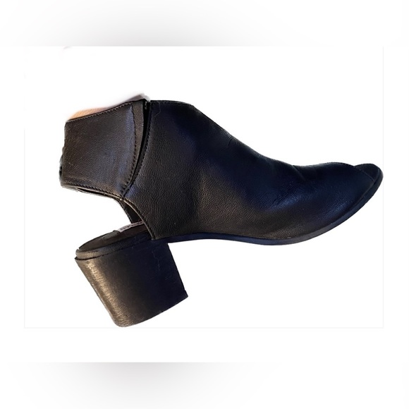 Steve Madden BLK Leather Heels, 7 winter Sale - Picture 3 of 6